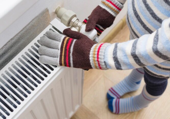 child-in-woolen-gloves-and-a-sweater-warms-his-hands-near-the-heater-picture-id859014360 (4)